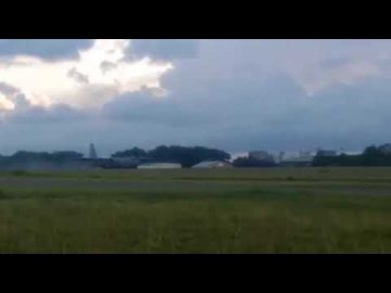 Pesawat C130 14 Skn TUDM Mendarat Tanpa Tayar di Pangkalan Udara Labuan